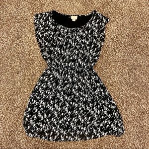 Mini black and white geometric pattern dress